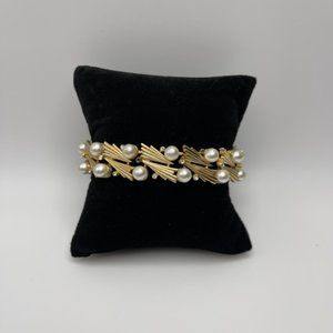 Vintage Trifari Pearl Goldtone Bracelet